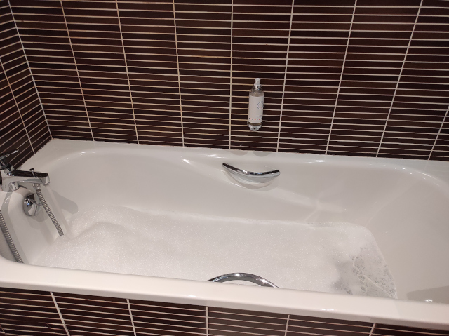 A nice perk for a lucky DevRel: a bath in the room