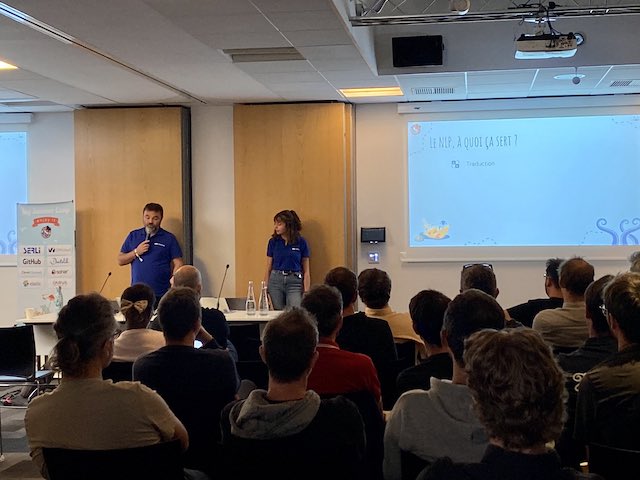 Elea and Stephane talk at JUG Sumer Camp